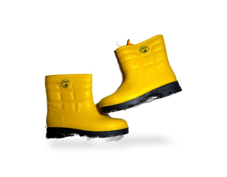 Yellow GOCO low cut safety rubber boots, pair, side view